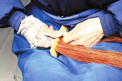 三江都市報數(shù)字報-“最后的”制刷匠